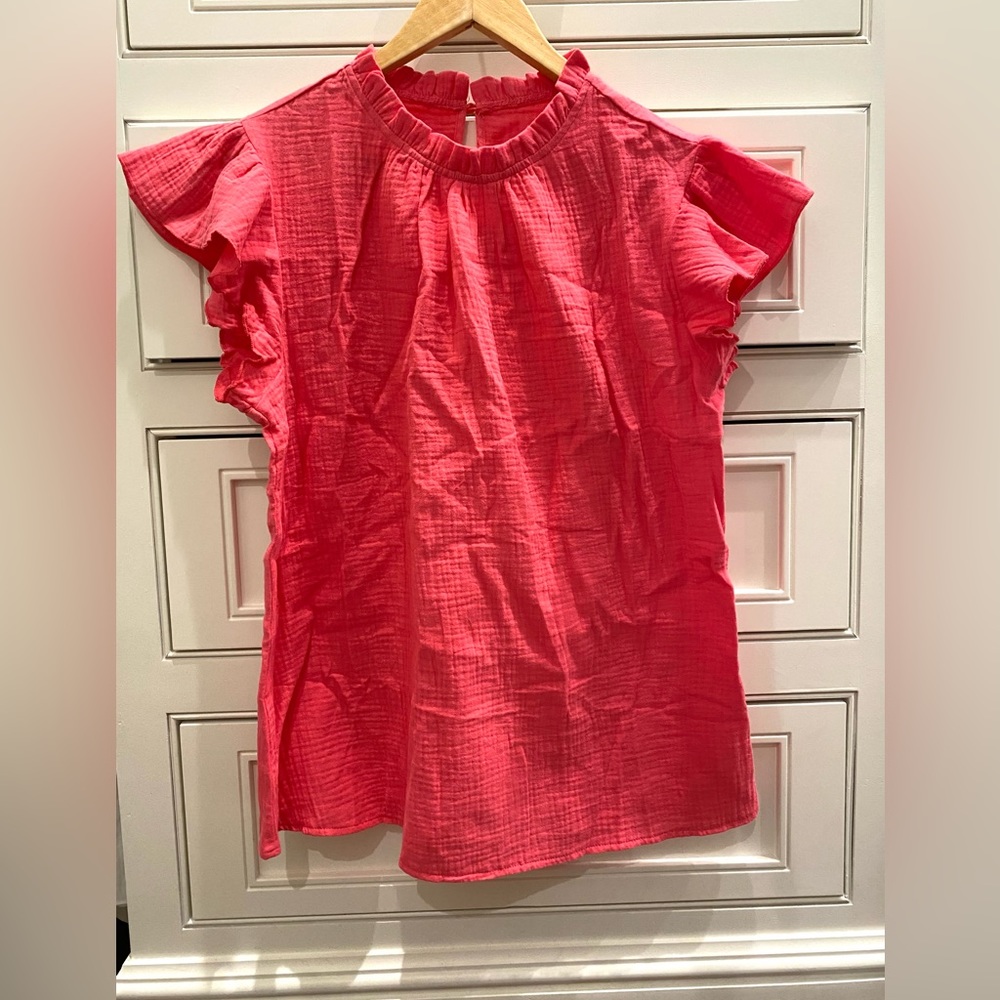 New ruffle sleeve top